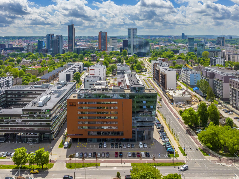 INREAL grupės Vilniaus biuras persikėlė į BH92 Business Home verslo centro 7 aukštą (I įėjimas)