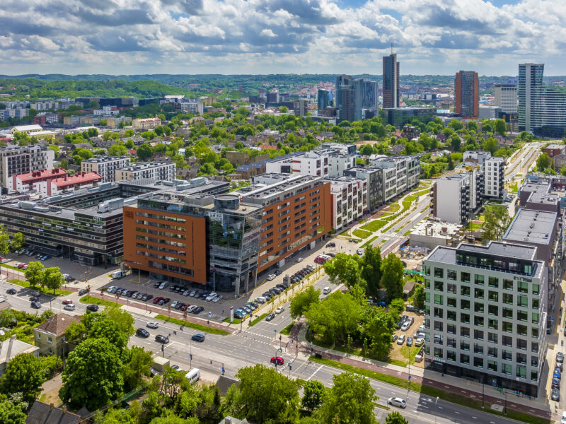 Senstančių Vilniaus verslo centrų iššūkiai parodė, kuo gali virsti atgyvenę pastatai