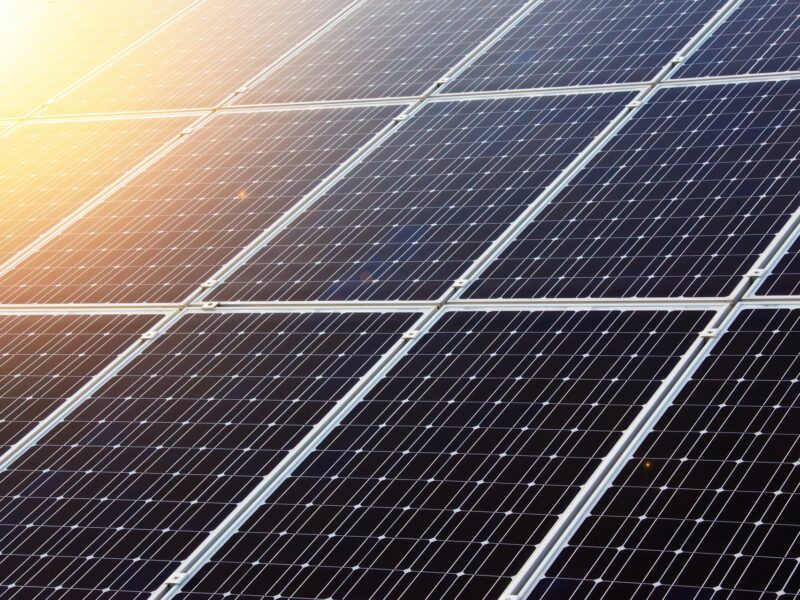 INREAL grupės valdomuose pastatuose – saulės energija